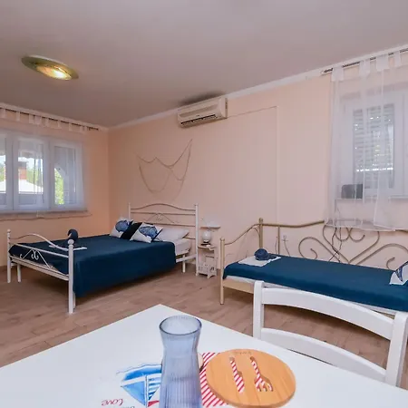 Makakada * Trogir